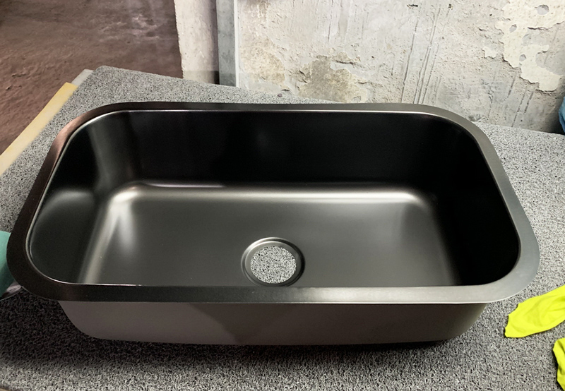 black stainelss steel sink